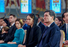 Aktual24|Gigi Becali, indignat că Maia Sandu a stat în fața lui în Catedrală: ”Mă, tu, Maia Sandu, ia tu du-te să stai în stânga, că n-ai ce căuta aici în partea asta” Aktual24|Gigi Becali, indignat că Maia Sandu a stat în fața lui în Catedrală: ”Mă, tu, Maia Sandu, ia tu du-te să stai în stânga, că n-ai ce căuta aici în partea asta”