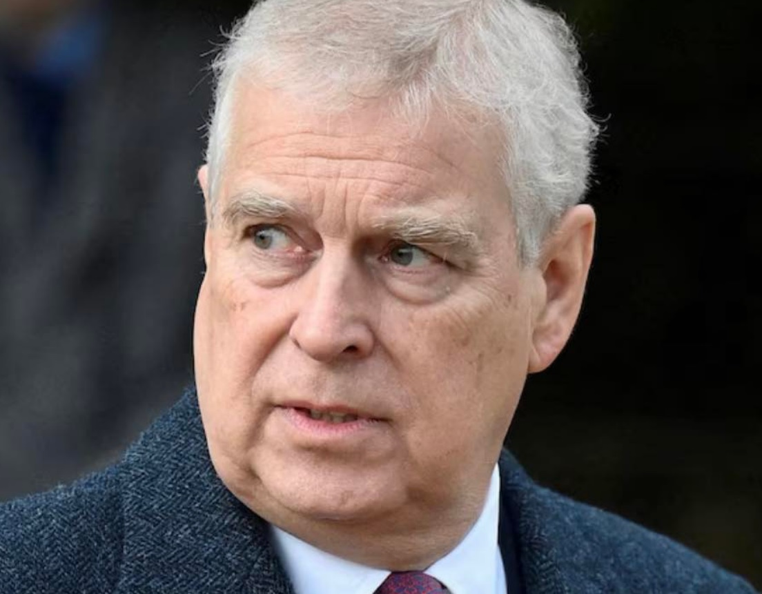 Prințul Andrew Prințul Andrew va fi lipsit de titlurile regale și obligat să părăsească reședința din Windsor Fratele regelui va fi cunoscut sub numele de Andrew Mountbatten Windsor, potrivit Palatului Buckingham, ca urmare a scandalului Epstein