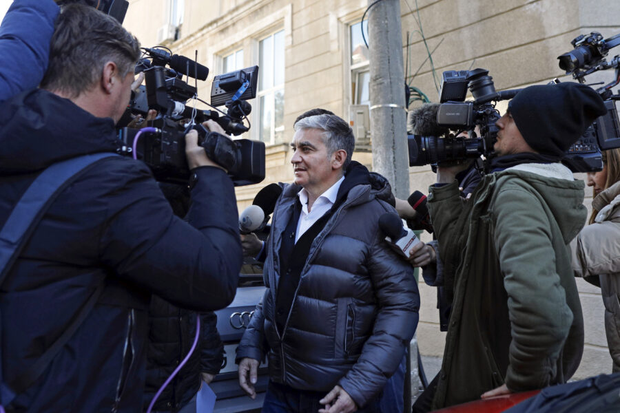 Vlad Oprea a anunțat că de luni revine la Primăria Sinaia după încetarea arestului la domiciliu. El a fost acuzat că a încălcat interdicţiile pe care le avea în cadrul controlului judiciar impus de procurorii DNA