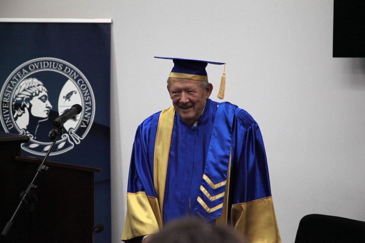 Fostul disident anticomunist Adam Michnik a primit titlul Doctor Honoris Causa al Universităţii Ovidius din Constanţa. „Cu ajutorul buletinului de vot, la prezidenţialele din România a fost oprită puterea autoritarismului”