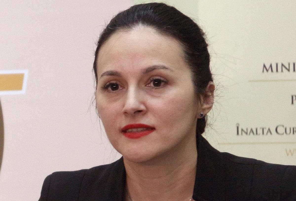 Alina Bica a scăpat de mandatul de 4 ani închisoare