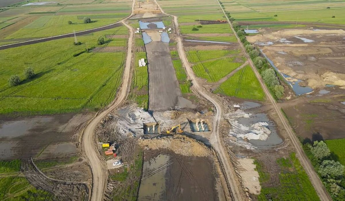 autostrada a8 Încă un contract semnat pe cel mai dificil lot al Autostrăzii Unirii: 16 tuneluri și 60 de poduri pe un sector de 31 km