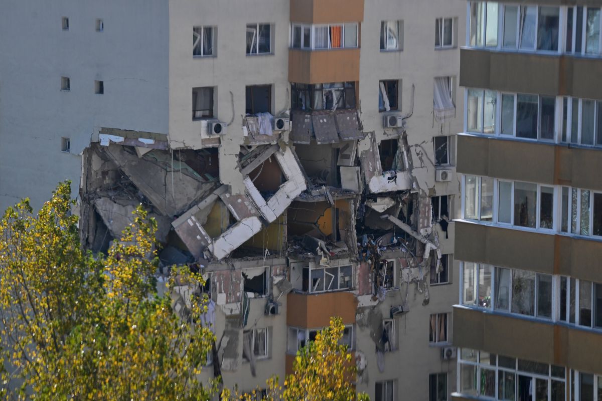 Explozia blocului din București. Anchetatorii iau în calcul o fisură la o conductă de gaze, cauza producerii exploziei