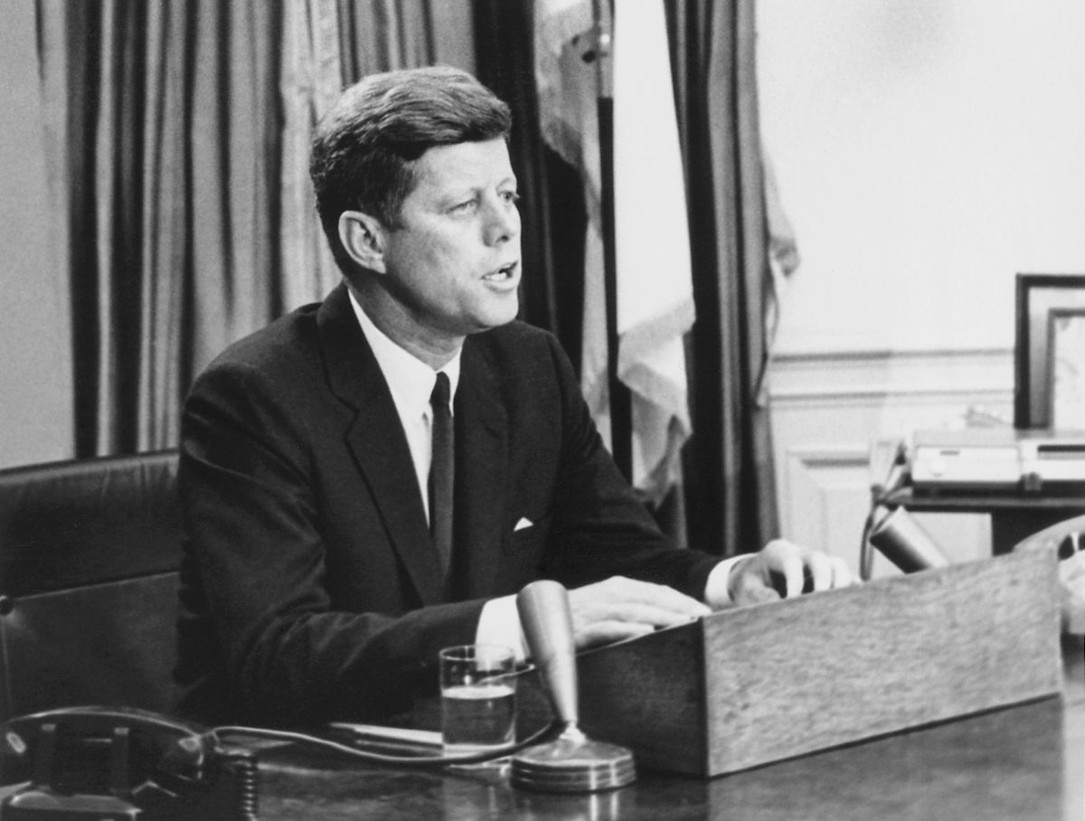 Aktual24 | Ambasada Rusiei în SUA a înmânat unei membre a Congresului documente legate de asasinarea lui JFK