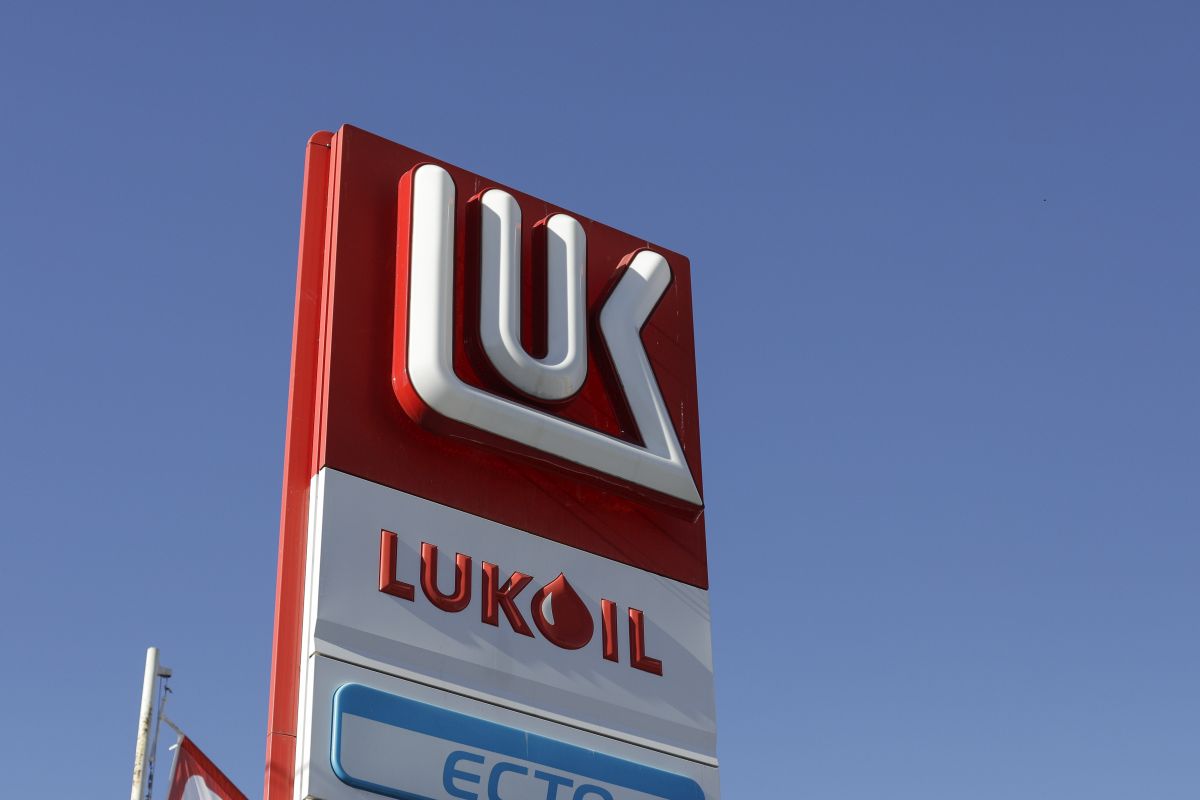 Efecte secundare: piețele din Romania si Moldova ar putea fi afectate serios de sancțiunile americane împotriva companiei rusești Lukoil