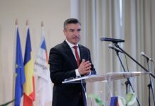 Dosarul Flux: Mihai Chirica știa că imobilul este ilegal. Primarul Iașului a respins autorizația în 2015 din cauza etajelor în plus și a aprobat edificarea în 2018 Dosarul Flux: Mihai Chirica știa că imobilul este ilegal. Primarul Iașului a respins autorizația în 2015 din cauza etajelor în plus și a aprobat edificarea în 2018