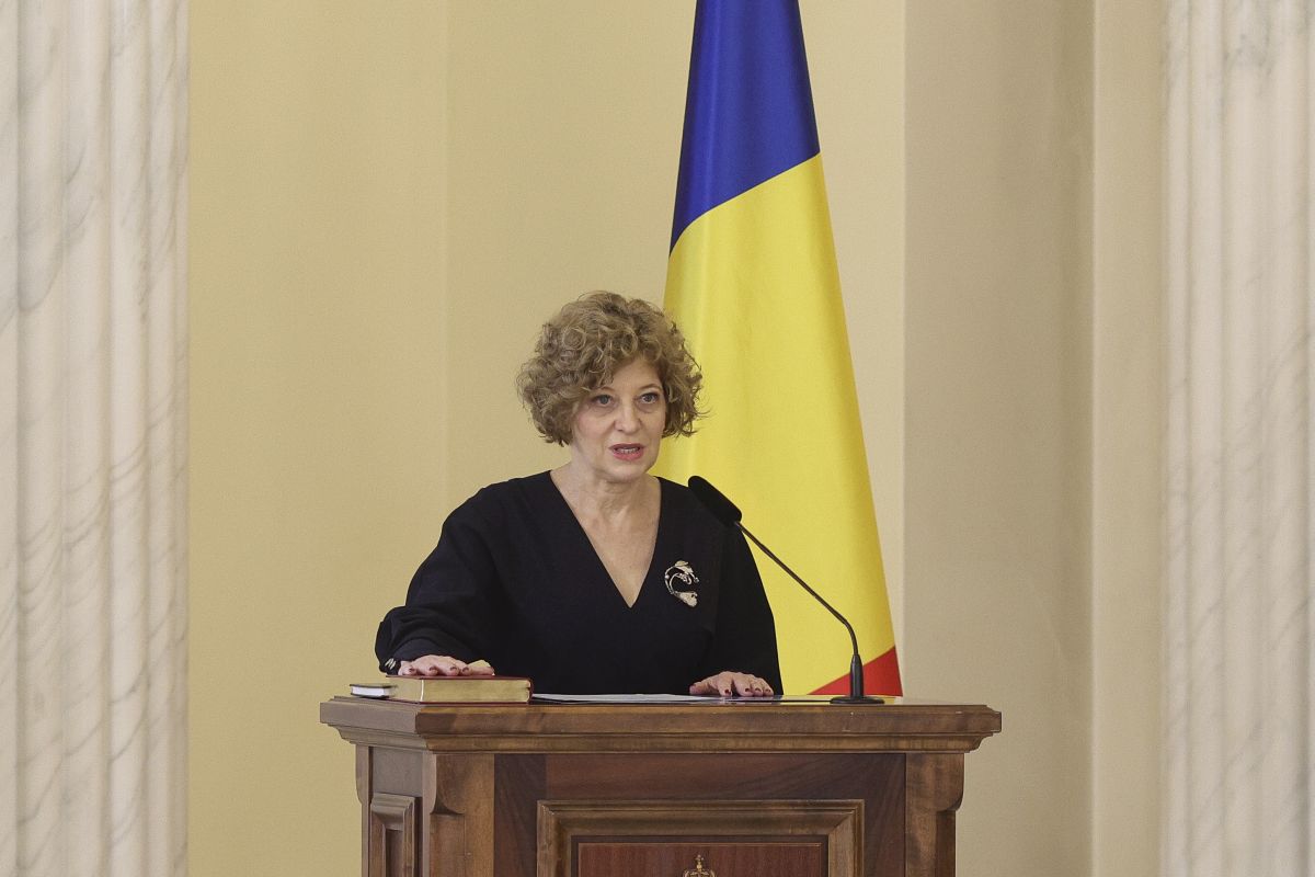 Vicepremierul Oana Gheorghiu a depus jurământul de învestitură