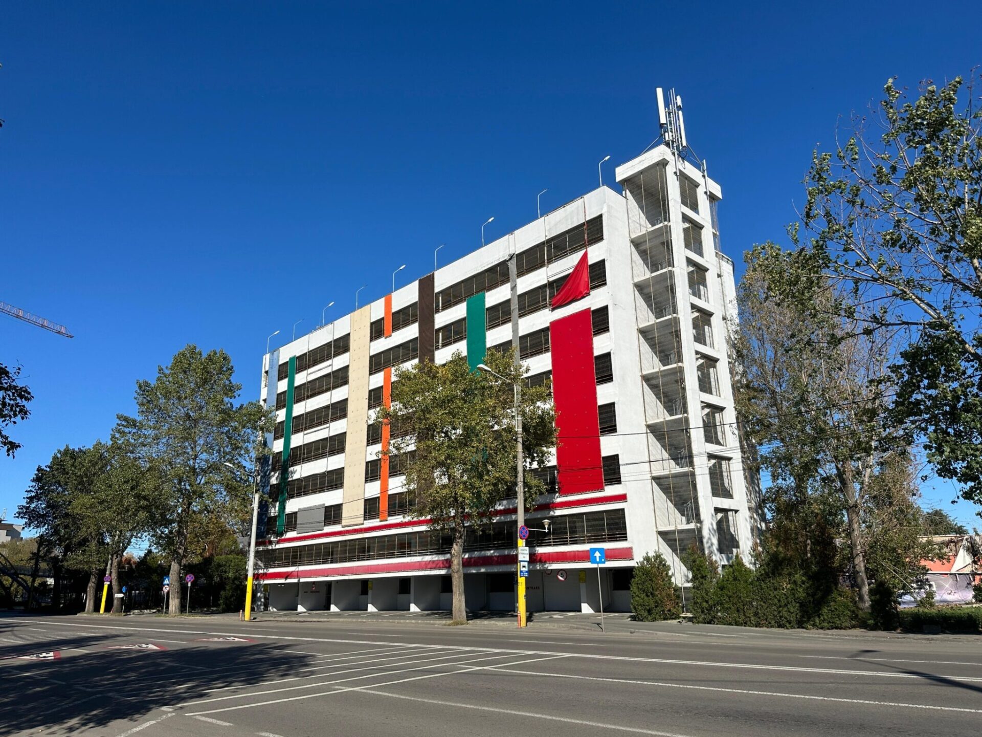 parcare supraetajata constanta sursa foto info sud est La cinci ani după promisiunile primarului Vergil Chițac, în Constanța nu a mai fost construită nicio parcare supraetajată. Primăria spune că nu are bani pentru proiecte
