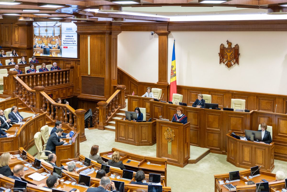 Parlamentul de la Chișinău, în prima ședință: puterea vorbește despre Legislativul aderării la UE, opoziția lansează ironii și populisme