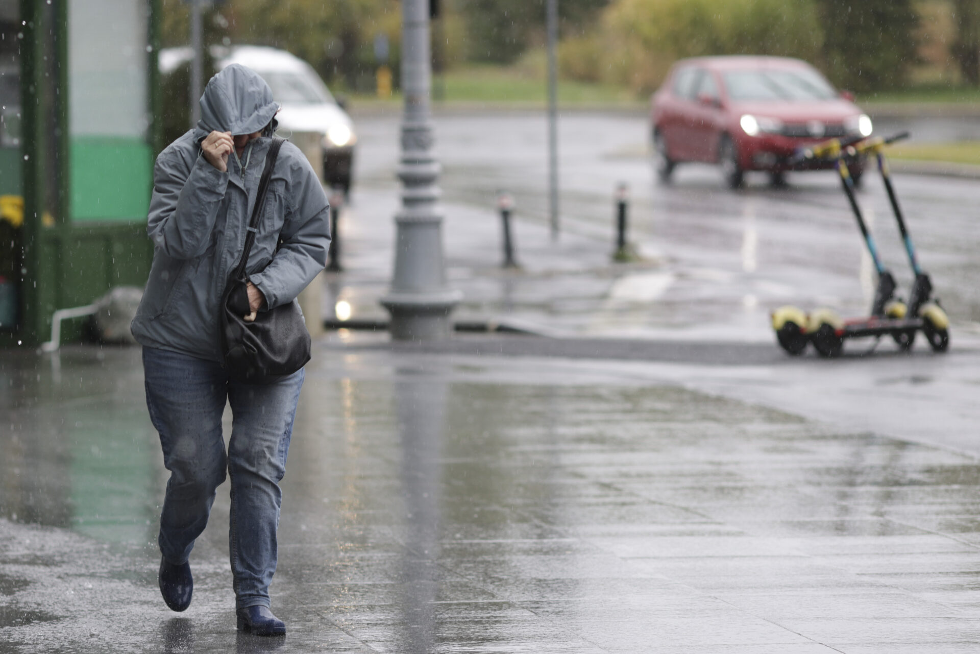 Vreme rece și ploi în toată țara până joi. Ninsori la altitudini de peste 1.700 metri
