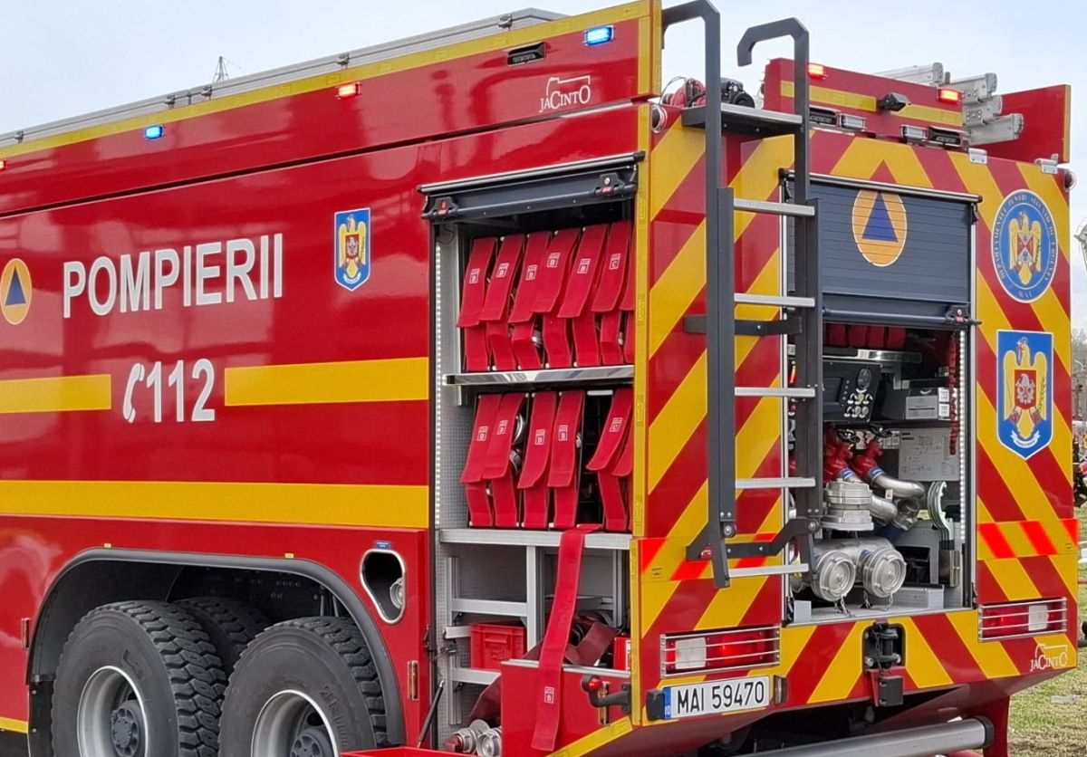 Zeci de persoane din Băile Olăneşti, evacuate după ce o conductă de gaze a fost spartă