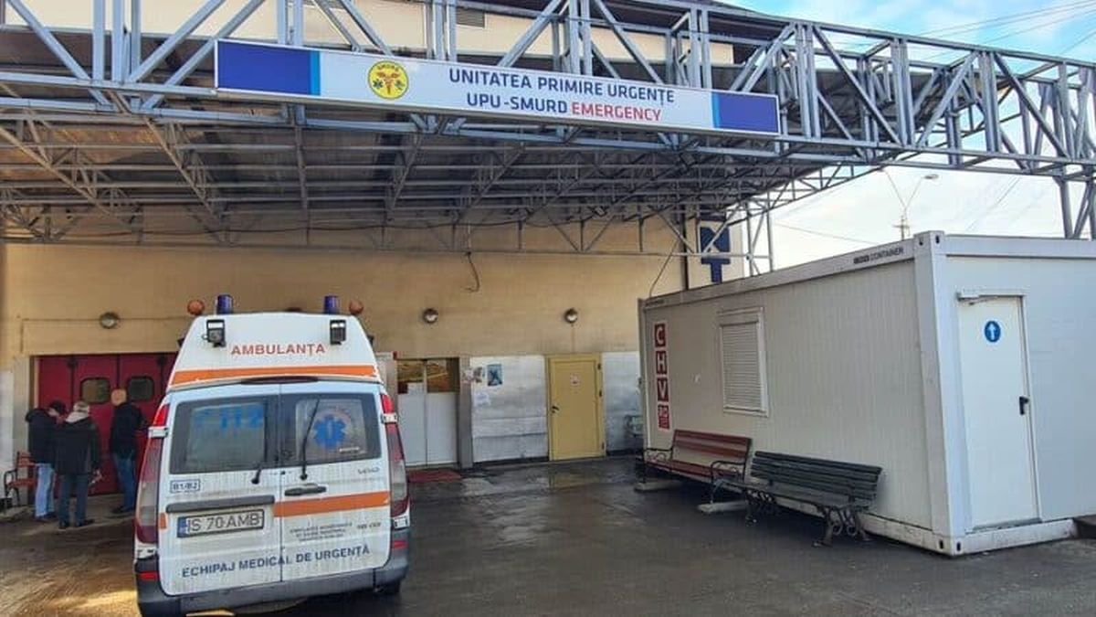 upu spiridon iasi Caz revoltător la Iași. Un pacient a stat 10 ore pe hol la Urgență și a făcut stop cardiorespirator la două ore după ce a fost trimis acasă. Avea infarct, dar a fost consultat pentru probleme digestive și i s-a dat ceai