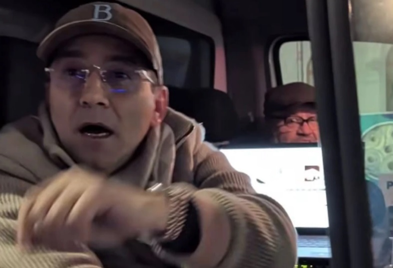 Aktual24 |Fiul unui fost general SIE. Cine este ”Cezar 007 Șef”, individul care plimbă camioane cu mesaje anti-Drulă și anti-Ciucu prin București – VIDEO