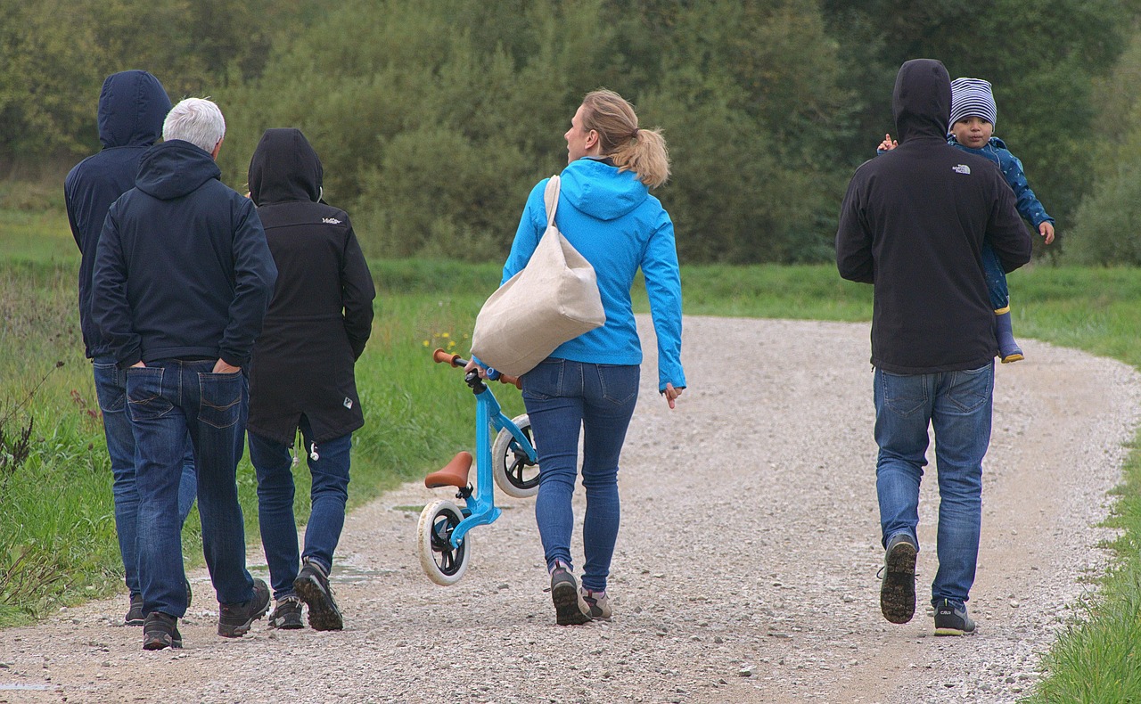 Cum votează femeile și bărbații în 2025: AUR conduce, dar PSD are avans în rândul electoratului feminin