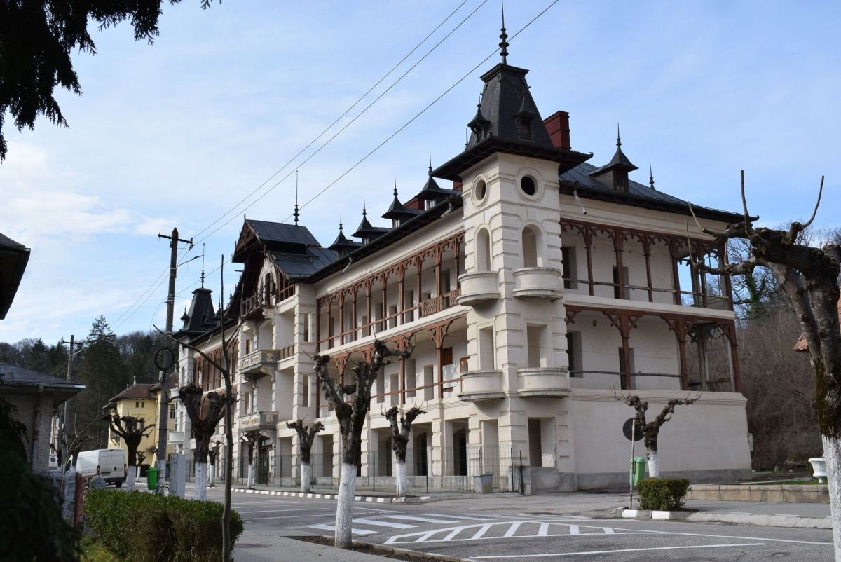Peste 50 de organizații și specialiști cer printr-un Apel Public clasarea în regim de urgență ca Monumente Istorice a patru obiective de patrimoniu din Băile Govora