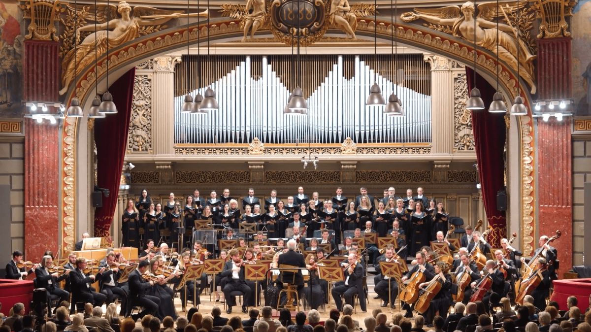 Filarmonica George Enescu se opune violenței împotriva femeilor printr-o campanie unică în peisajul cultural: „Indiferența este complicele violenței”