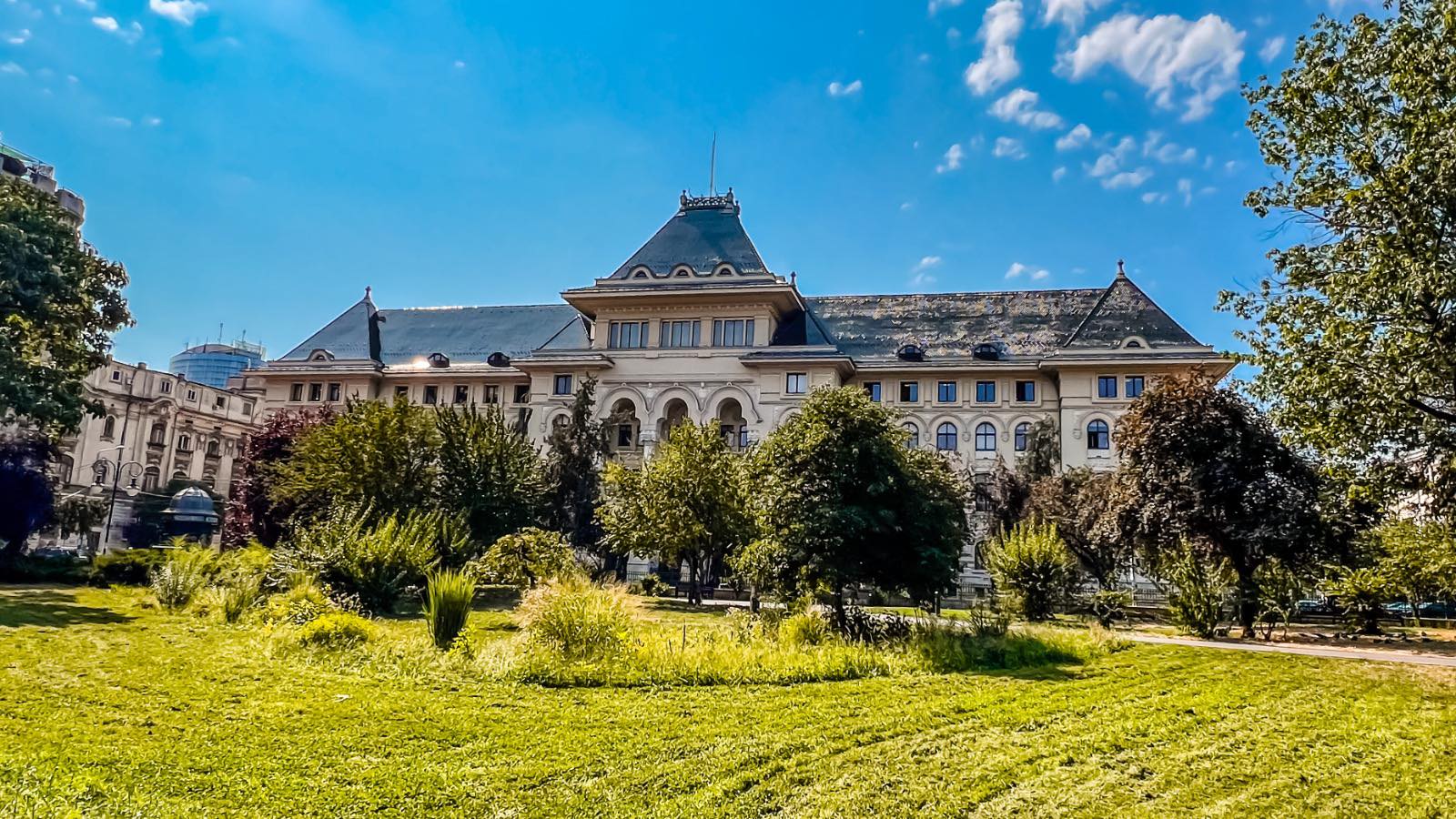 Sondaj Novel Research îl plasează pe Ciprian Ciucu deasupra lui Daniel Băluță la intenția de vot