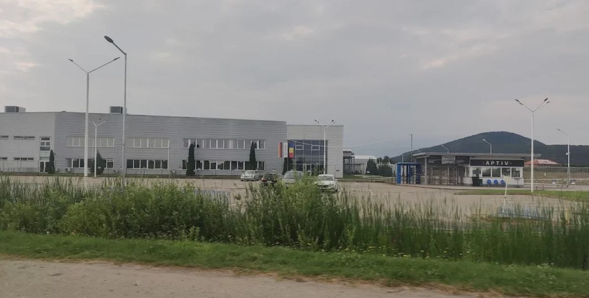 Cel mai mare angajator din zona Ineu ar urma să închidă fabrica de componente auto