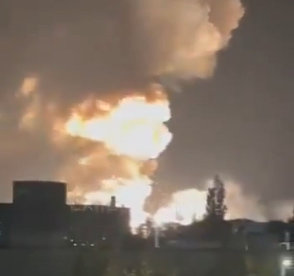 Aktual24 | Dronele ucrainene au incendiat terminalul petrolier de la Novorossiysk, o lovitură pentru Moscova