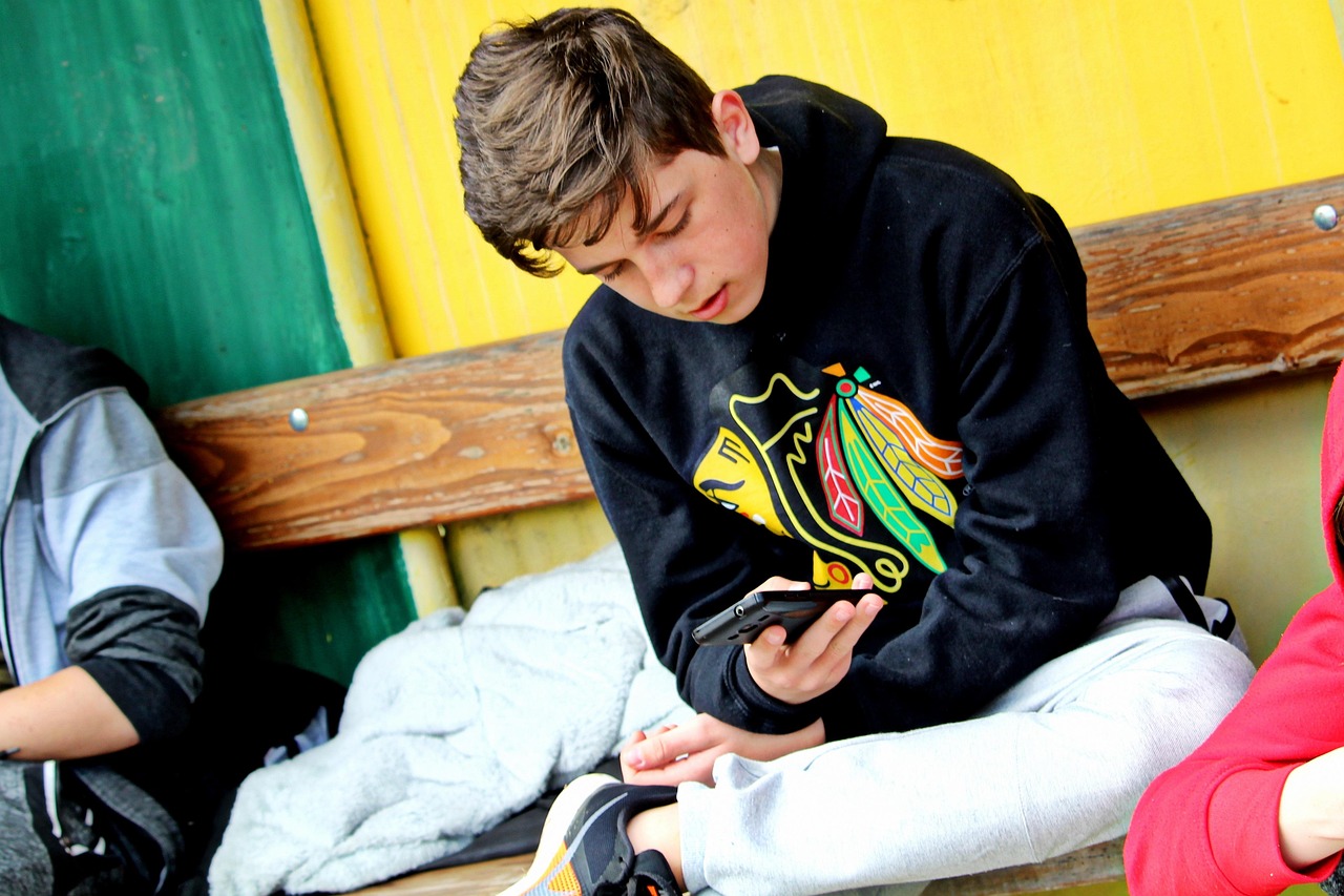 Măsuri radicale pentru protejarea copiilor în mediu online. Parlamentul European cere vârsta minimă de 16 ani pentru accesul la rețelele sociale