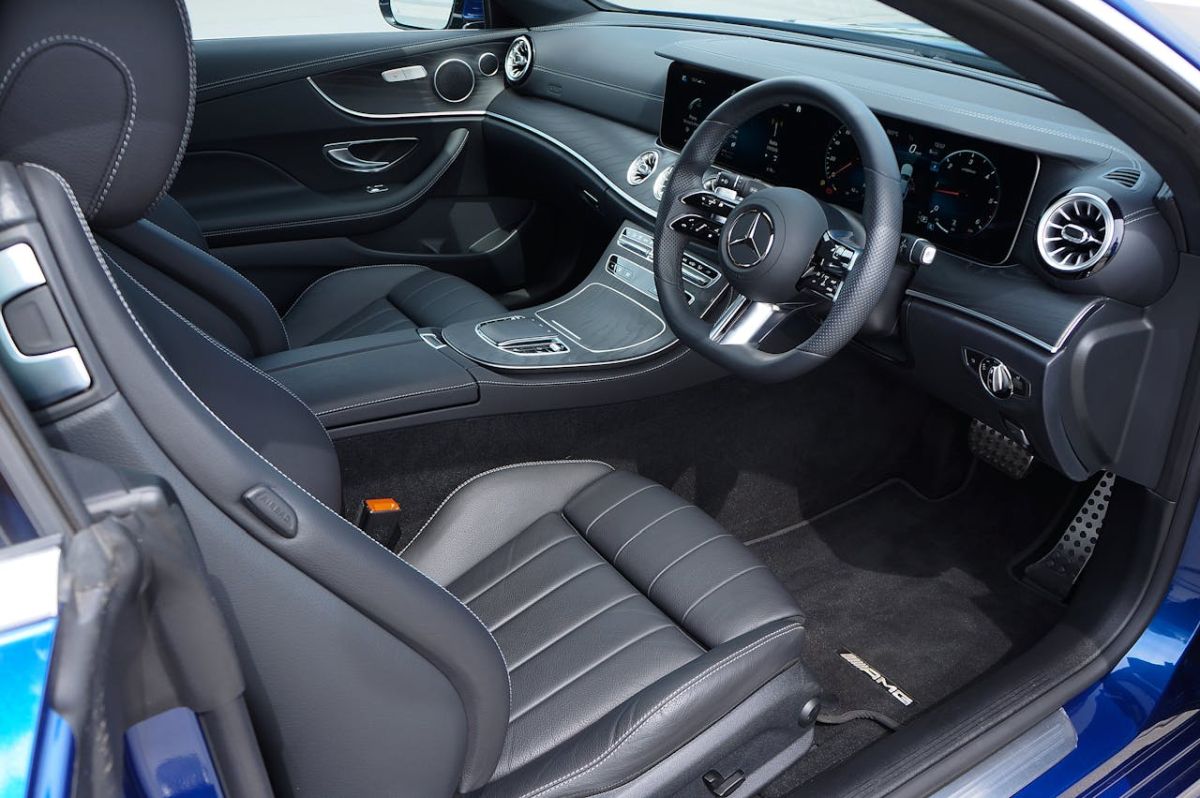 În ce condiții mai pot fi înmatriculate în România mașinile cu volan pe dreapta