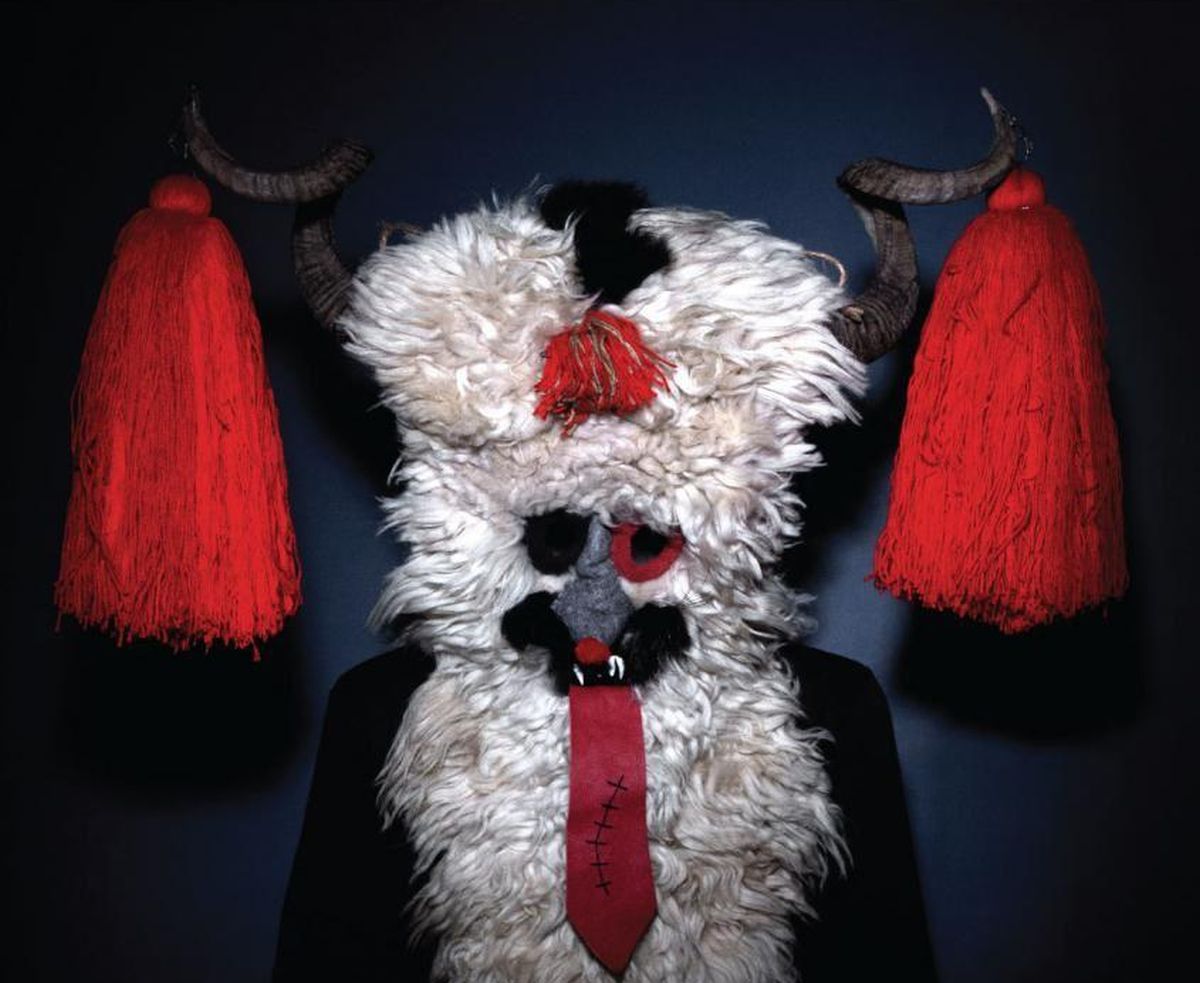 Măştile populare româneşti, într-o expoziţie internaţională la Castelul Vsetin din Cehia