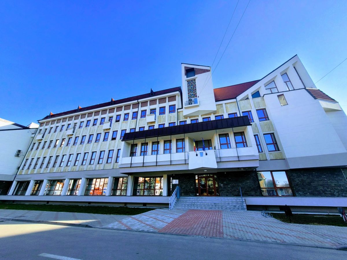 Mandatul primarului din Livezile, aflat în arest la domiciliu, a fost suspendat