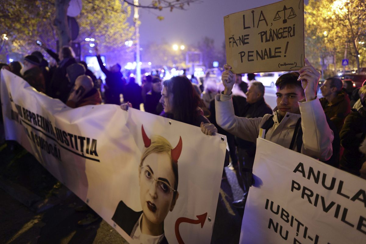 Protest împotriva Liei Savonea, în fața curții Curții Supreme | FOTO / VIDEO