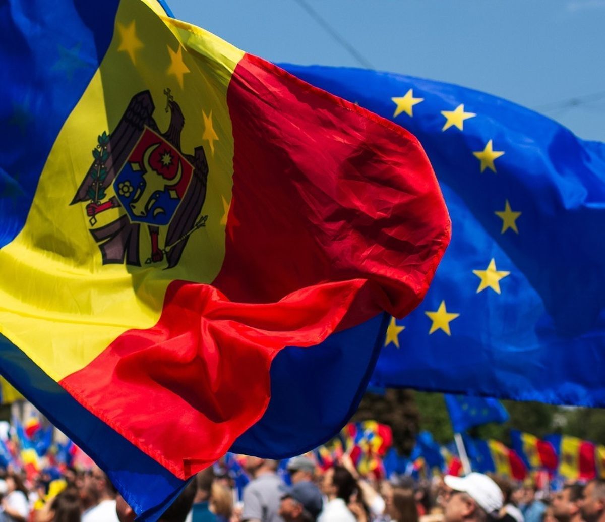 Guvernul Munteanu sau arta de a promite Europa într-o țară încă prinsă între două lumi