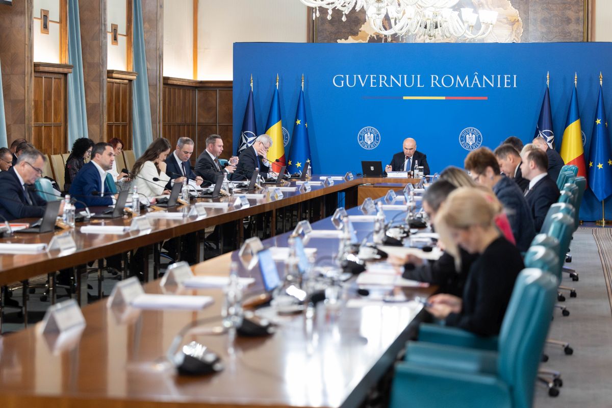 Premierul Ilie Bolojan: Execuția bugetară pe primele 10 luni ale anului: deficitul scade, încasările din TVA cresc constant