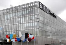 Guvernul britanic stă în spatele BBC, după ce corporația a fost dată în judecată de Trump 