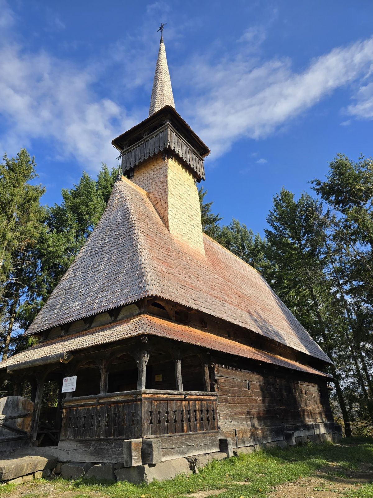 Biserică de patrimoniu de la Muzeul Satului din Sighetu Marmaţiei, restaurată cu sprijinul Ambasadei SUA