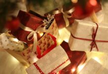 Aproape jumătate dintre români spun că vor cheltui mai puţin în perioada Sărbătorilor de iarnă (sondaj)