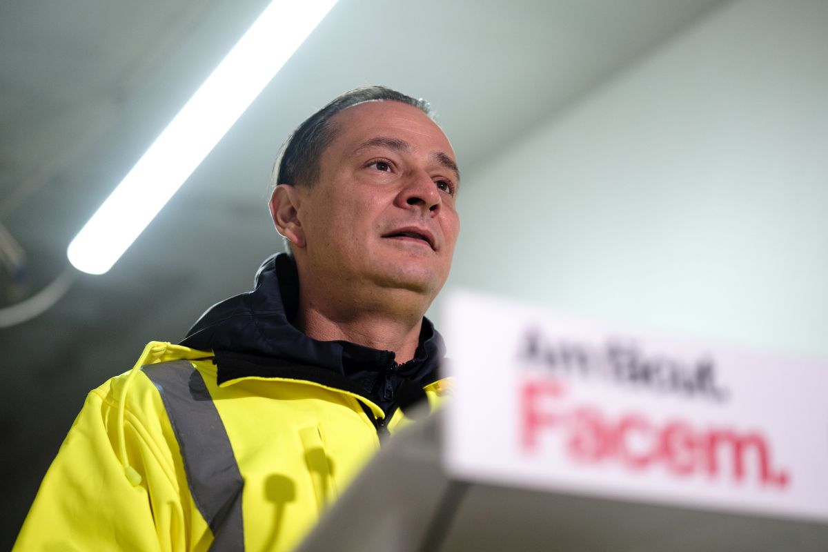 Investigație Snoop și Public Record: Secretele averii candidatului PSD Daniel Băluță: complex de vile în Sectorul 4, părinții au luat 8 apartamente în blocul familiei Negoiță