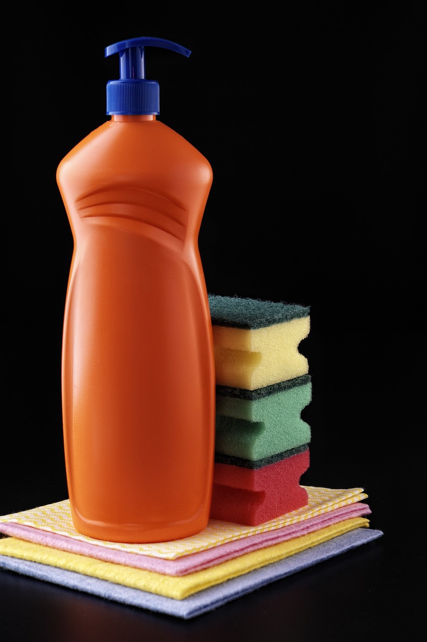 UE întărește protecșia consumatorilor: regulamente noi pentru detergenți, fără teste pe animale