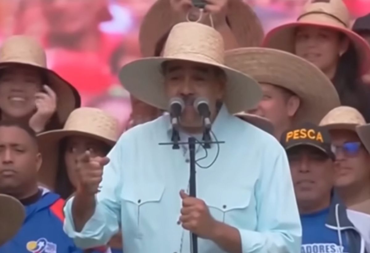 Aktual24 | Președintele Venezuelei ar lua în calcul să plece în exil în Belarus