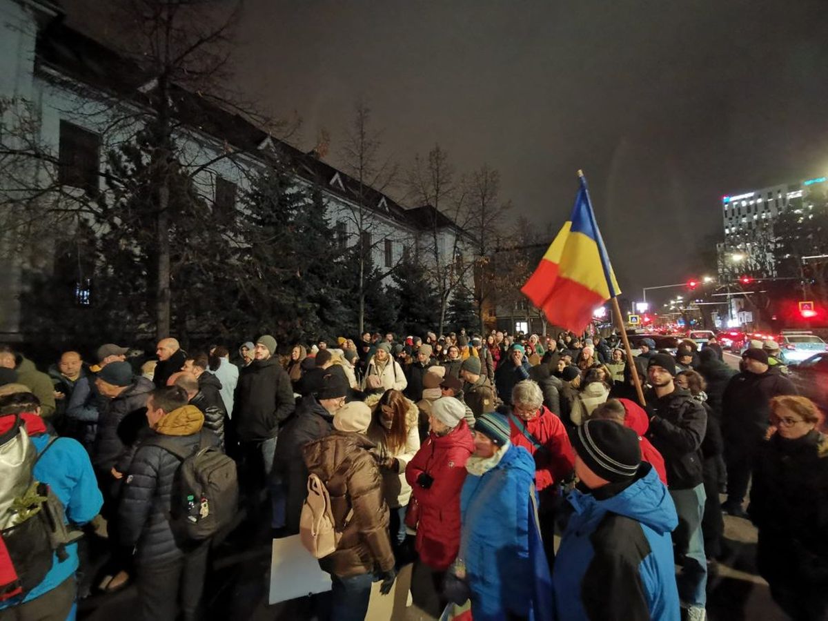Proteste pentru independenţa justiţiei în fața Tribunalului Brașov