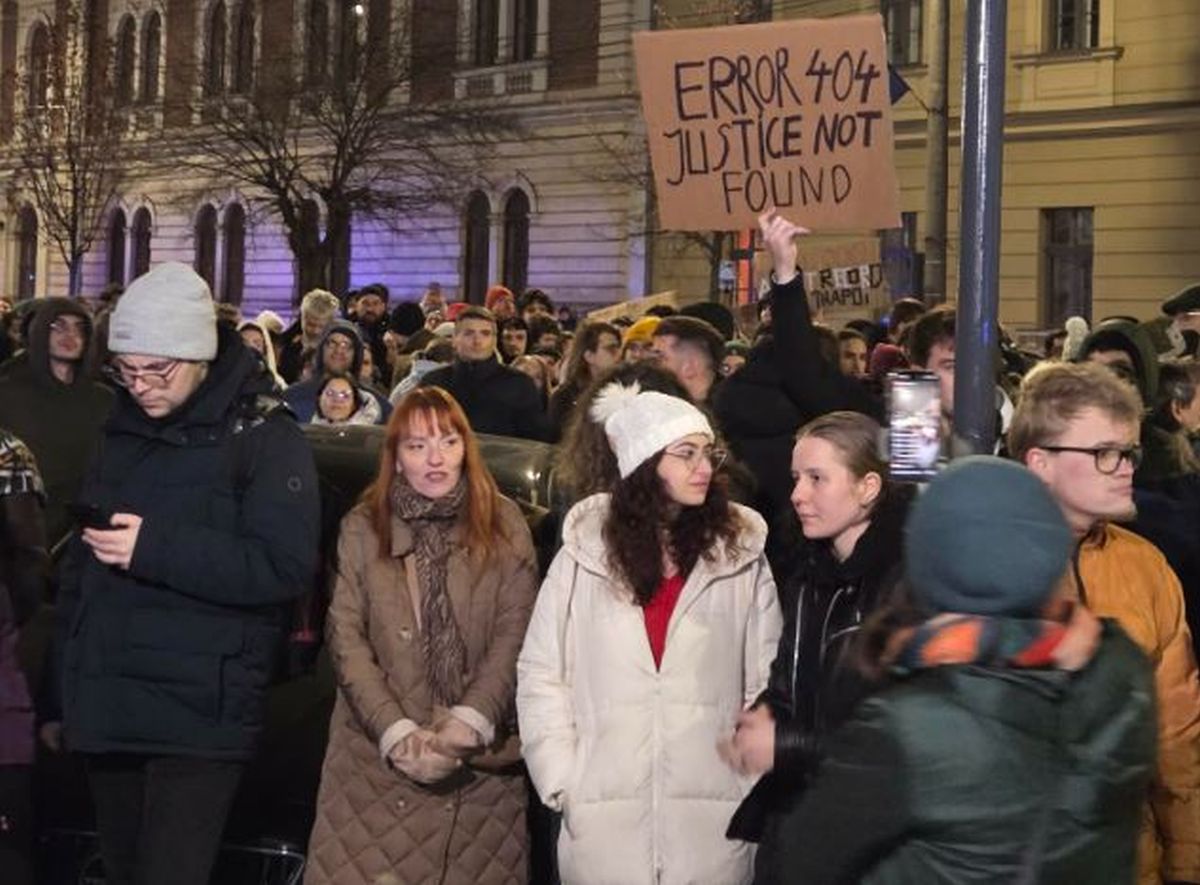 Peste 500 de persoane au protestat la Cluj-Napoca cerând independenţa justiţiei