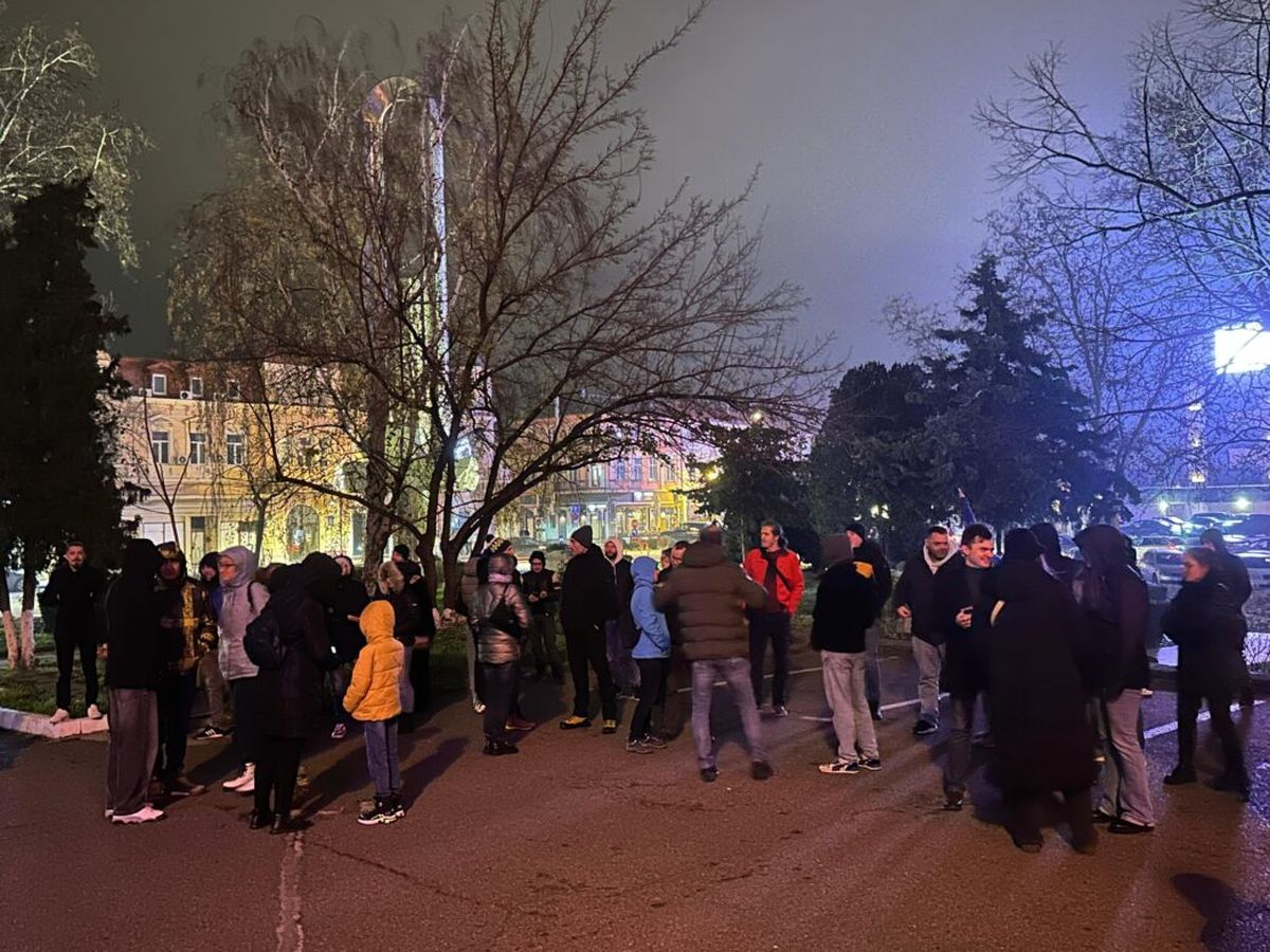 Protest în fața Prefecturii Constanța împotriva corupției din justiție