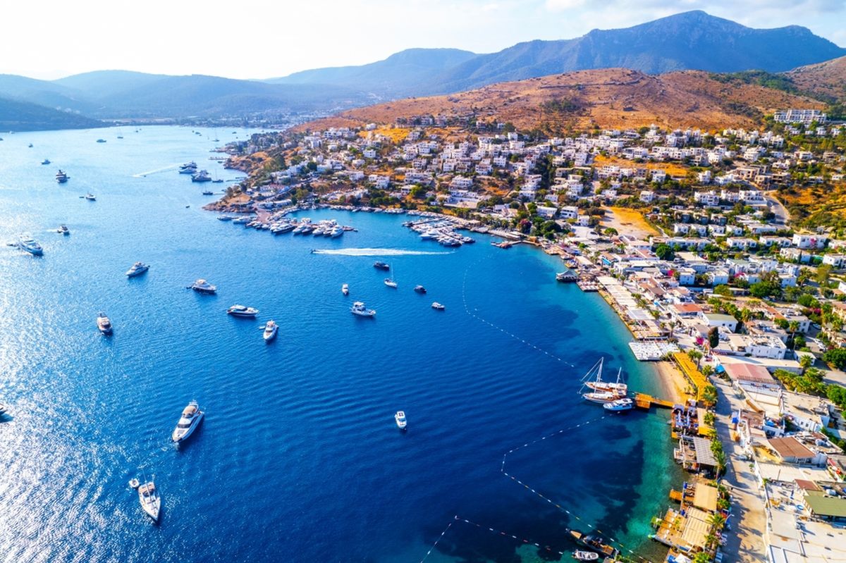 Turcia pentru cupluri: cazare la hotel pe litoral și experiențe relaxante la mare