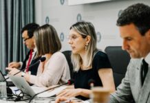Diana Buzoianu: Magia AUR care minte că e antisistem și apoi votează ca nimic în justiție să nu se schimbe Diana Buzoianu: Magia AUR care minte că e antisistem și apoi votează ca nimic în justiție să nu se schimbe